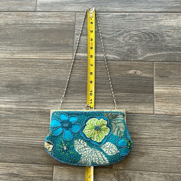 Beaded and sequins embossed clutch purse - Picture 8 of 8